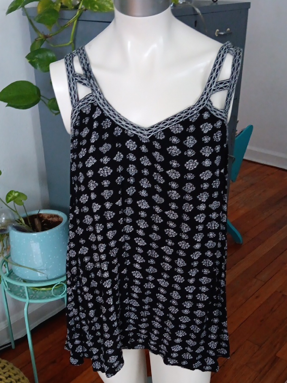 Black and White Women's Tunic Top, Large